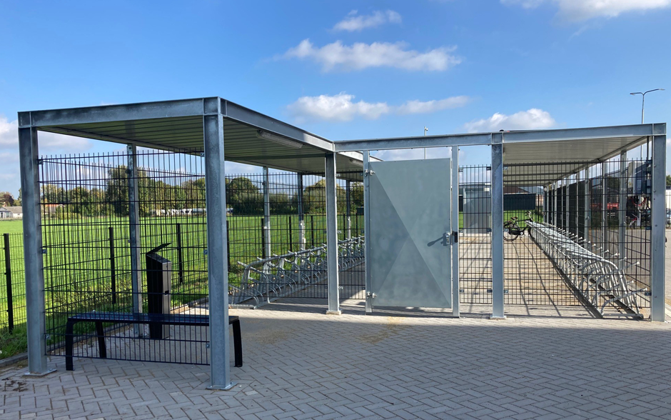 Transparante Structura overkapping in Asten