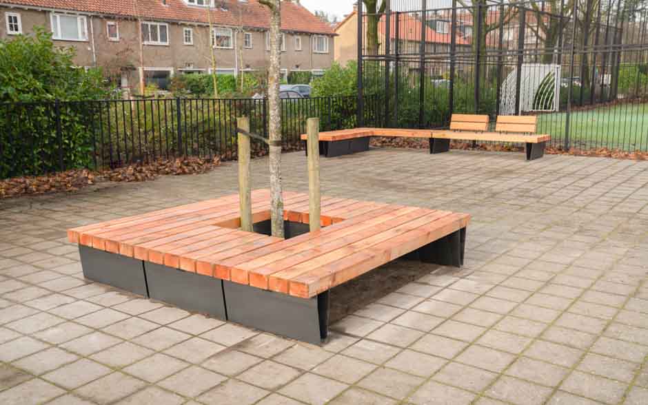 Schoolplein uitnodigend ingericht met focus op groen