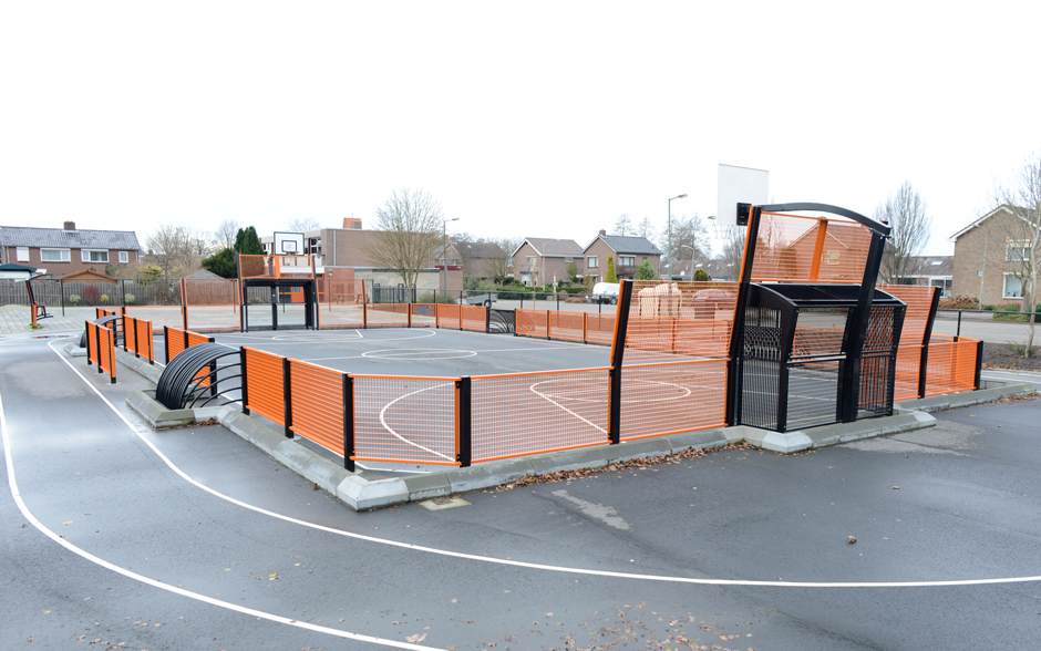 Omnistadium met ijsbaan in Drente