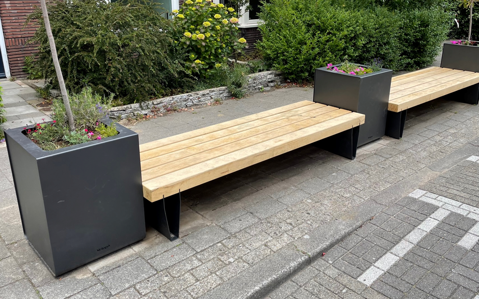 Robuuste zitbanken en plantenbakken