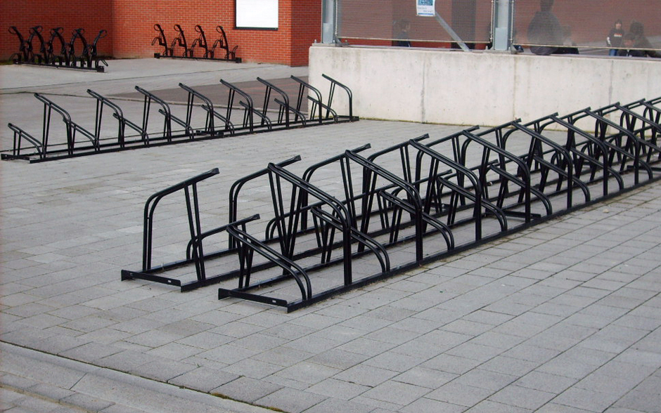 Fietsenrekken bij Stedelijk Zwembad Geel