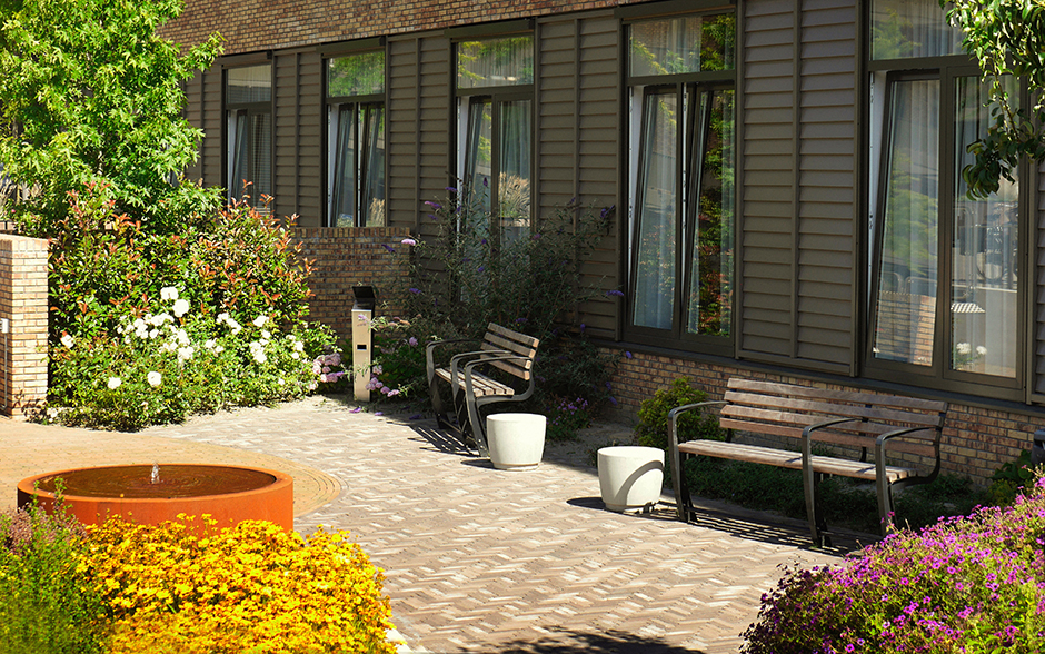 Zitgelegenheid voor bewoners en bezoekers van zorginstelling